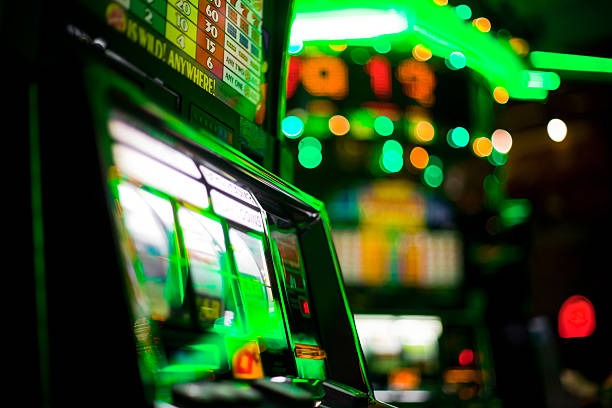 Wolf Gold slot game interface showing five reels, paylines, and symbols
